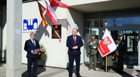 Uroczyste odsłonięcie tablicy pamiątkowej na zakończenie obchodów 100-lecia Powstania Wielkopolskiego